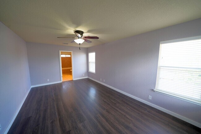 Building Photo - Great 4 Bedroom, 2.5 Bathroom Home Now Ava...
