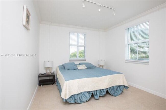 Building Photo - 9172 Collins Ave