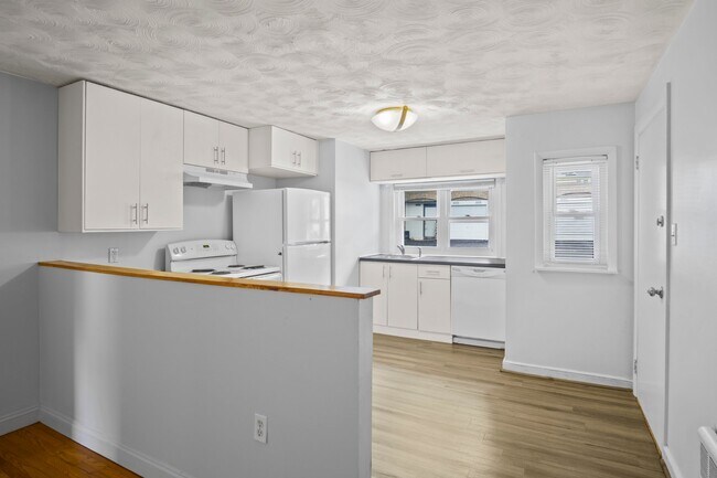 Building Photo - 25 Bailey St