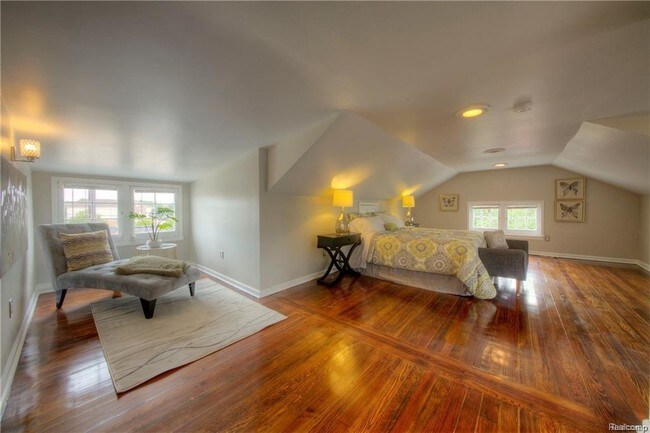 Building Photo - 22 Edison St