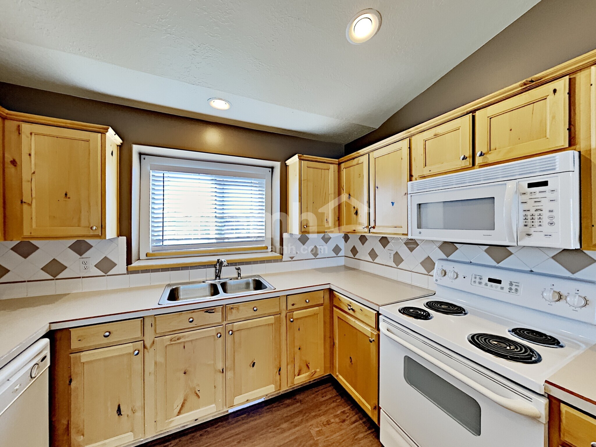 Building Photo - 2216 S 2685 W