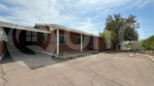 Building Photo - 2212 E La Mirada St