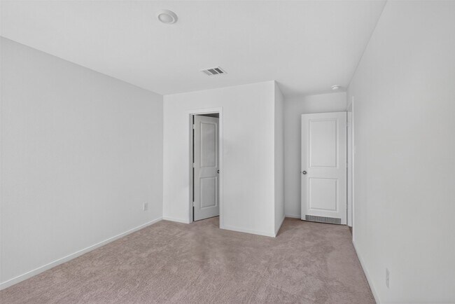 Building Photo - 3008 Calhoun Fls Dr