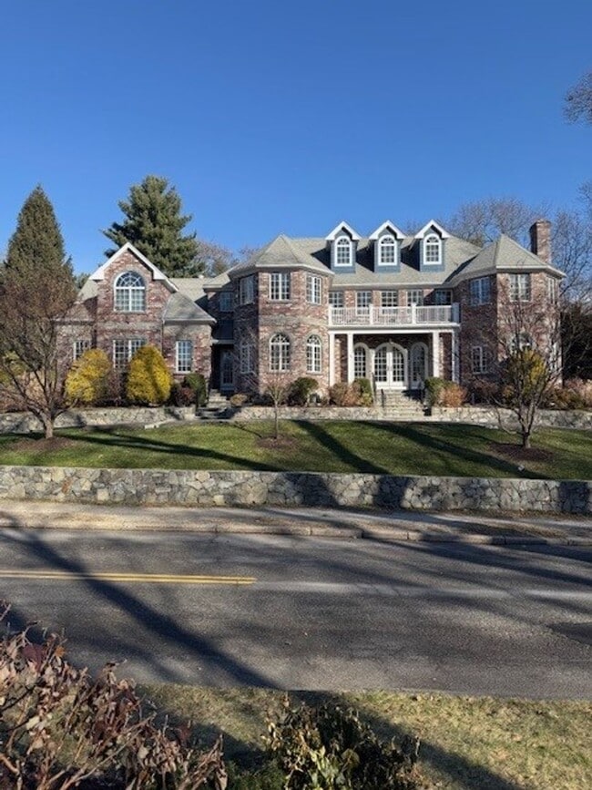 Building Photo - 60 Forest Ave