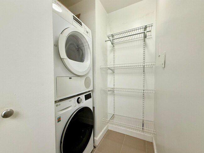 Building Photo - 205 10th St