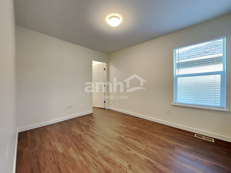 Building Photo - 10032 Terra Court Southeast