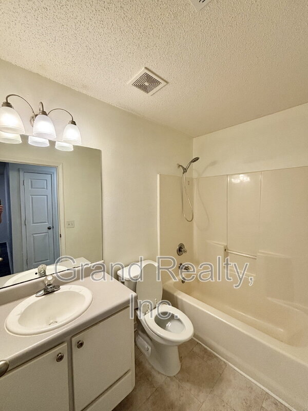 Building Photo - 5574 Econfina St