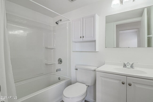 Building Photo - 4346 N 19th Dr