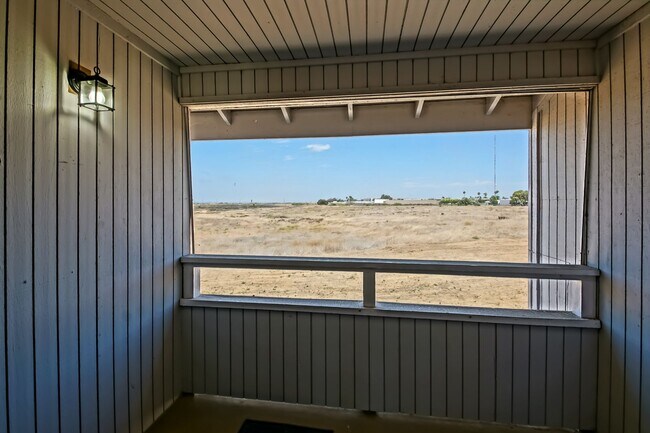 Building Photo - 14 Aries Ct