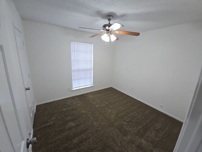 Building Photo - ***Charming Fort Worth 4 Bed 2 Bath w/ Gar...