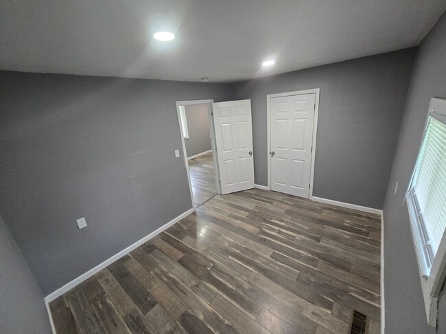 Building Photo - 3 Bedroom House
