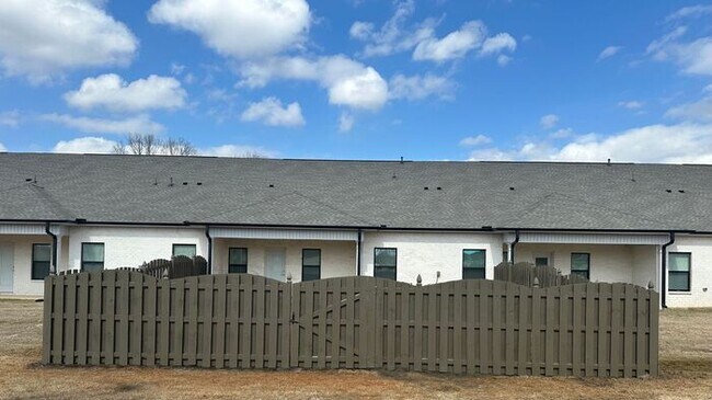 Building Photo - Fenced yard by Arsenal Gate 7