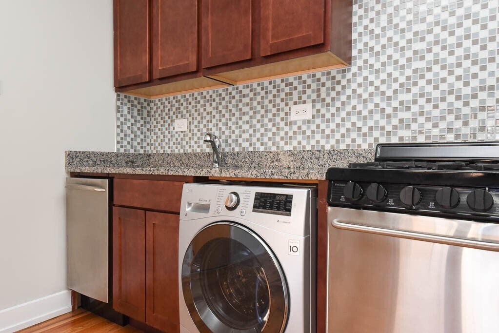 Building Photo - 555 W Arlington Pl