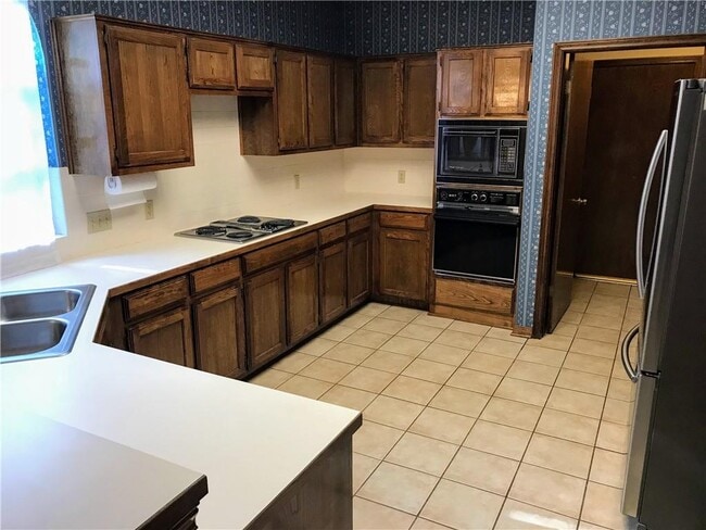 Building Photo - 6104 John Chisum Ln