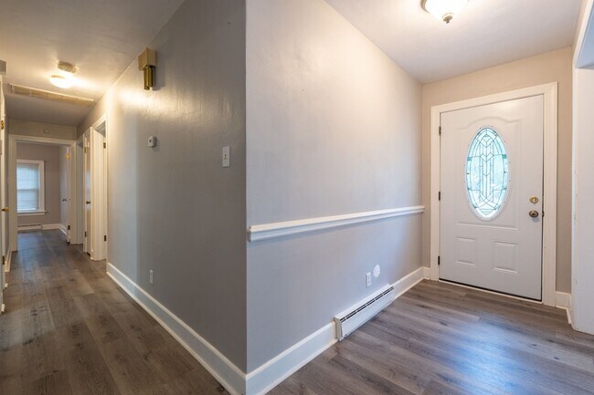 Building Photo - MOVE IN READY 4 Bedroom in Western Branch!