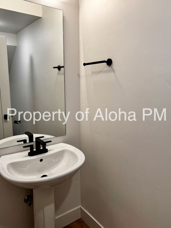 Building Photo - 366 E Presidio Ln