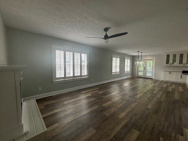 Building Photo - 802 Marvin Ave