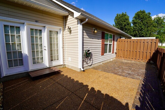 Building Photo - NICE One Level Nashville Area Home Near Lakes and Airport!