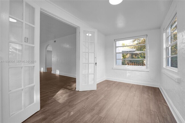 Building Photo - 1505 Monroe St