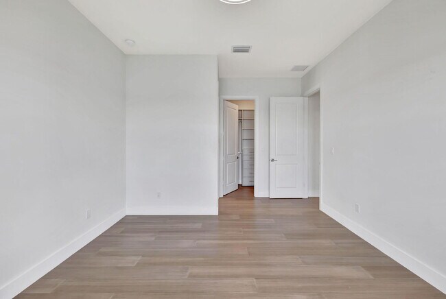 Building Photo - 8660 W Parkland Bay Trl