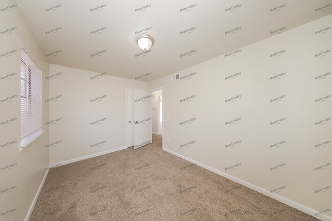 Building Photo - 333 W Michael Dr