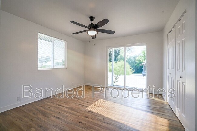 Building Photo - 376 W 700 N