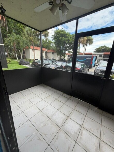 Building Photo - 9704 Hammocks Blvd