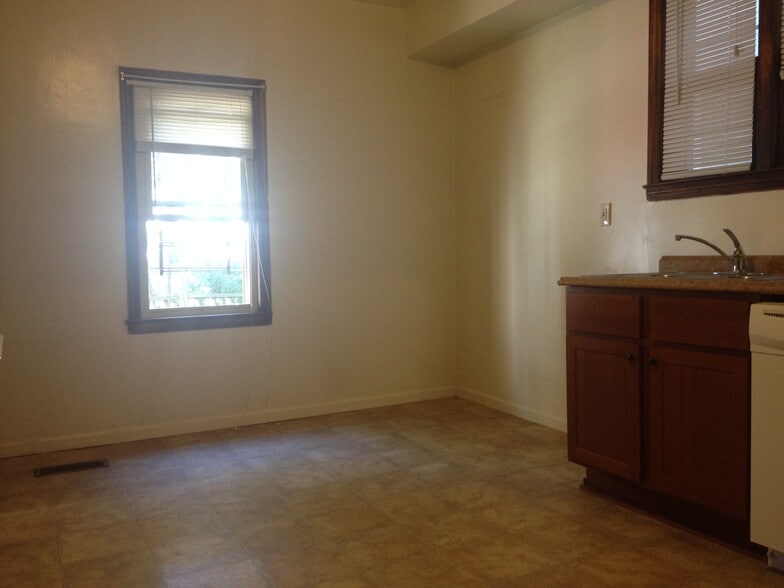 Building Photo - 2570 N Newhall St