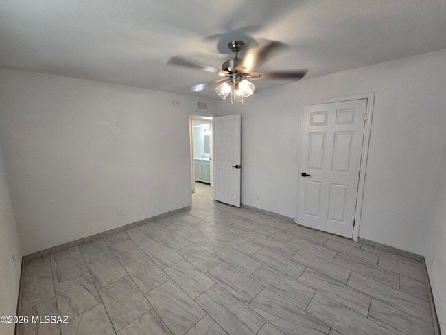 Building Photo - 511 N Iroquois Ave