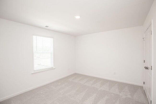 Building Photo - 101 Goshawk St