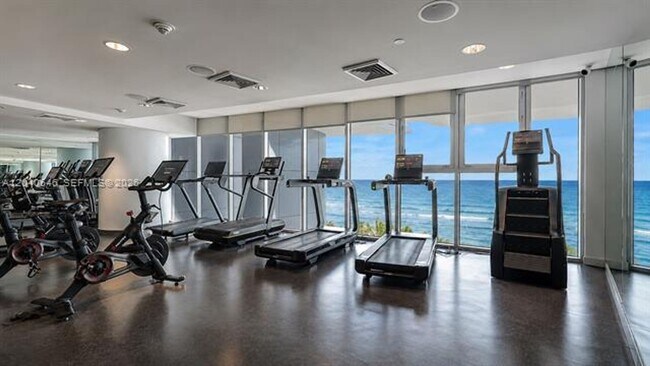 Building Photo - 17001 Collins Ave