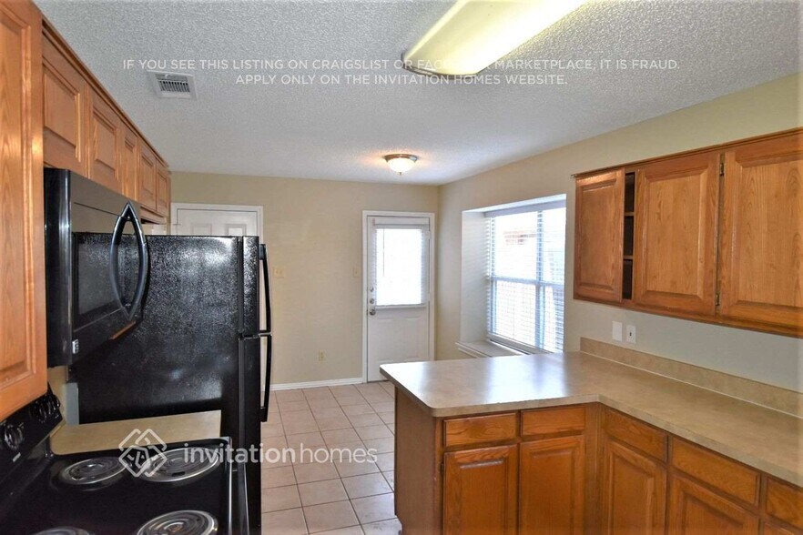 Building Photo - 2018 Falcon Ridge Dr