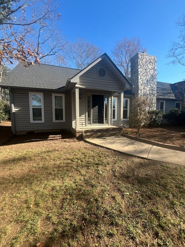 Building Photo - Beautiful 3 Bedroom 3 Bathroom Single Family Home