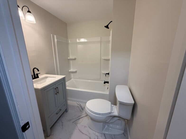 Building Photo - 735 Stafford Rd