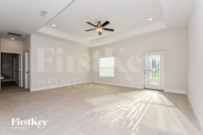 Building Photo - 1424 NE 1st Ave