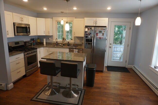 Building Photo - 18 Lilac Ln