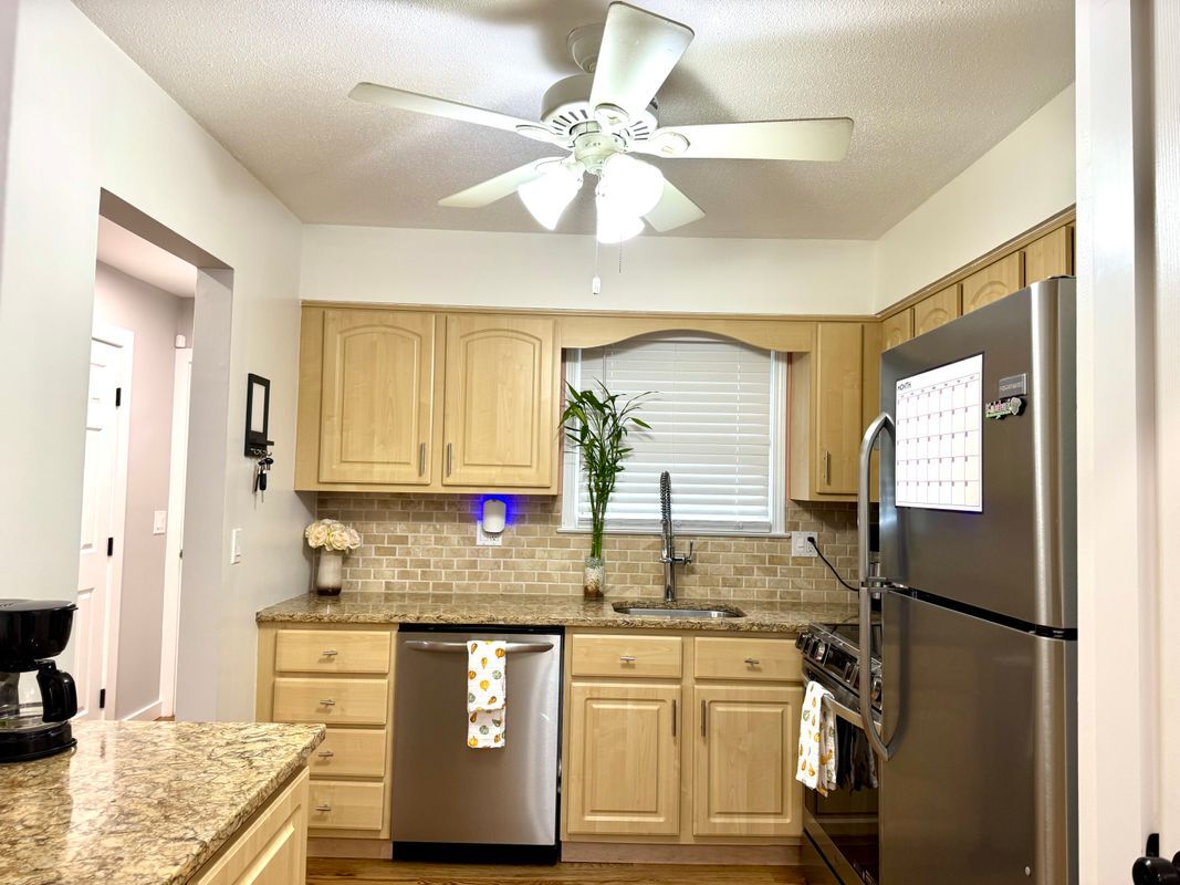 Building Photo - 25 Padanaram Rd