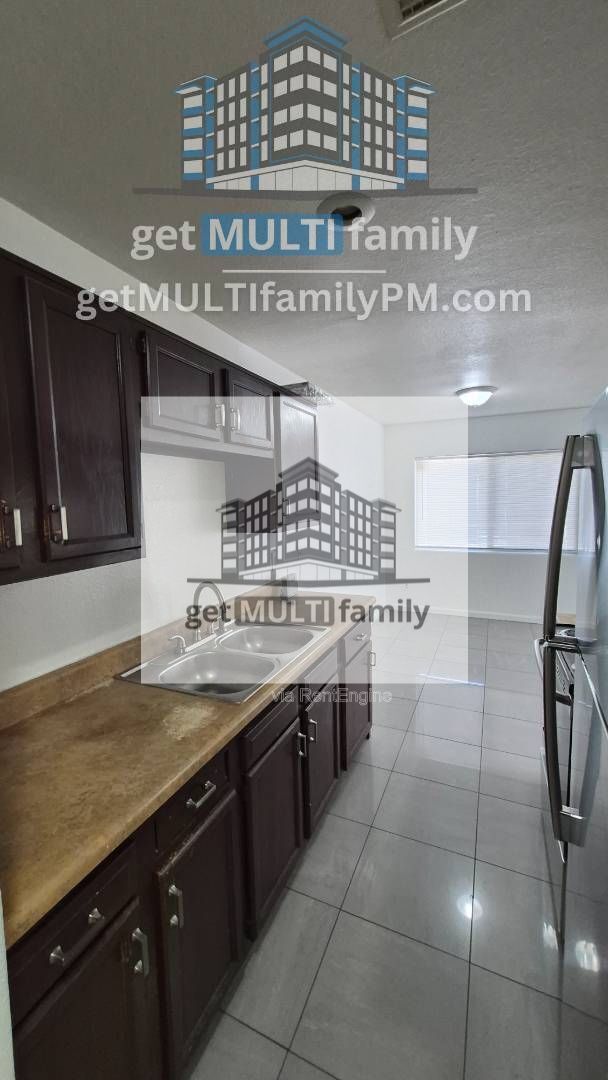 Building Photo - 3006 E Granada Rd