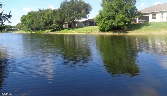 Building Photo - 2463 Nature Pointe Loop