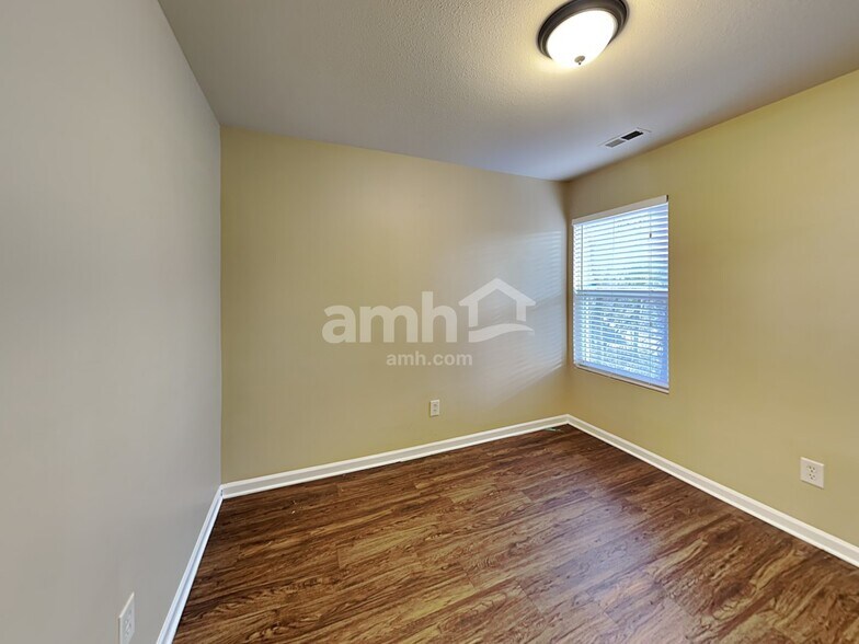Building Photo - 7033 Sunman Rd