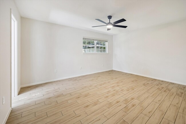 Building Photo - 5942 Portal Dr