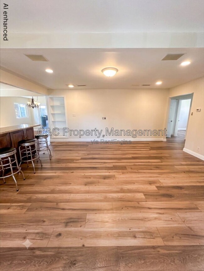 Building Photo - 15433 Ector St