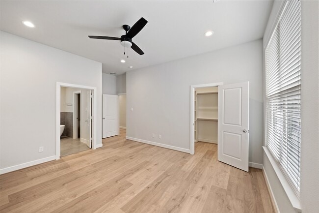 Building Photo - 5910 Haring Ln