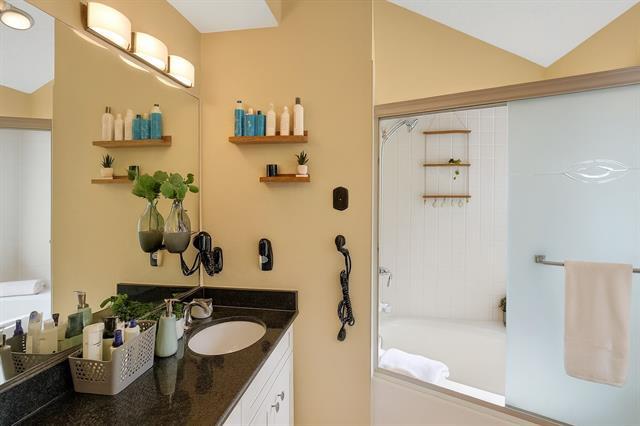 Building Photo - 4308 Laguna Dr