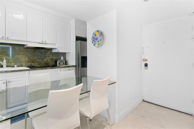 Building Photo - 100 Lincoln Rd