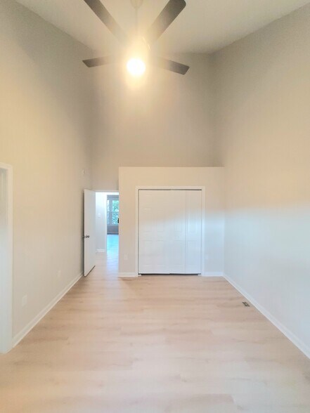 Building Photo - 14142 Betsy Ross Ln