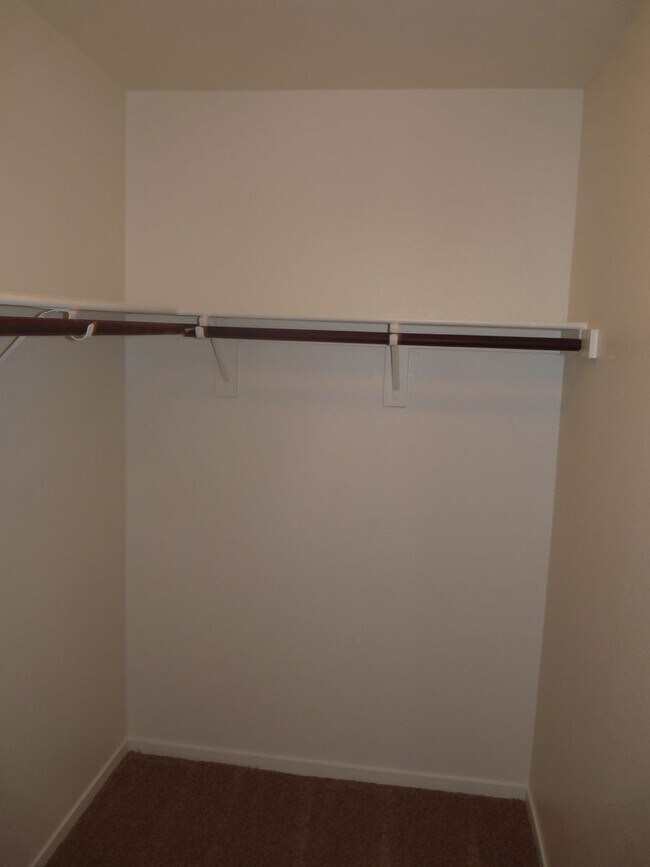 Building Photo - 2nd floor unit in gated community with pool