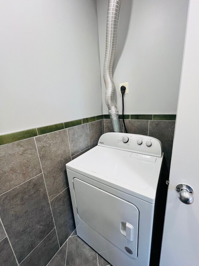 Building Photo - 182 Gay St