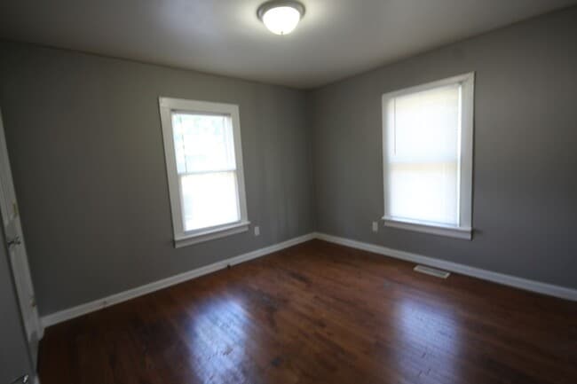 Building Photo - Rossville Home  2 bed 2 bath