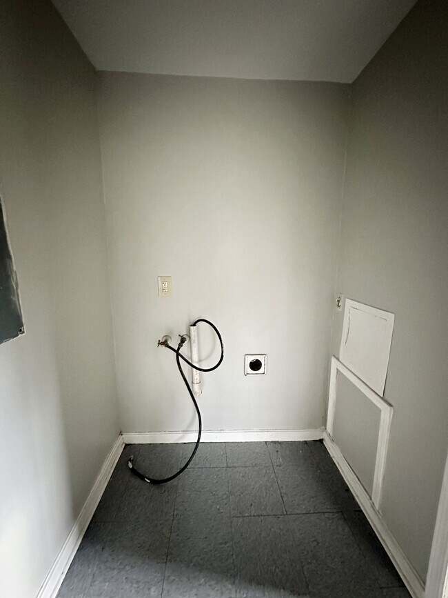 Building Photo - 1076 Green St